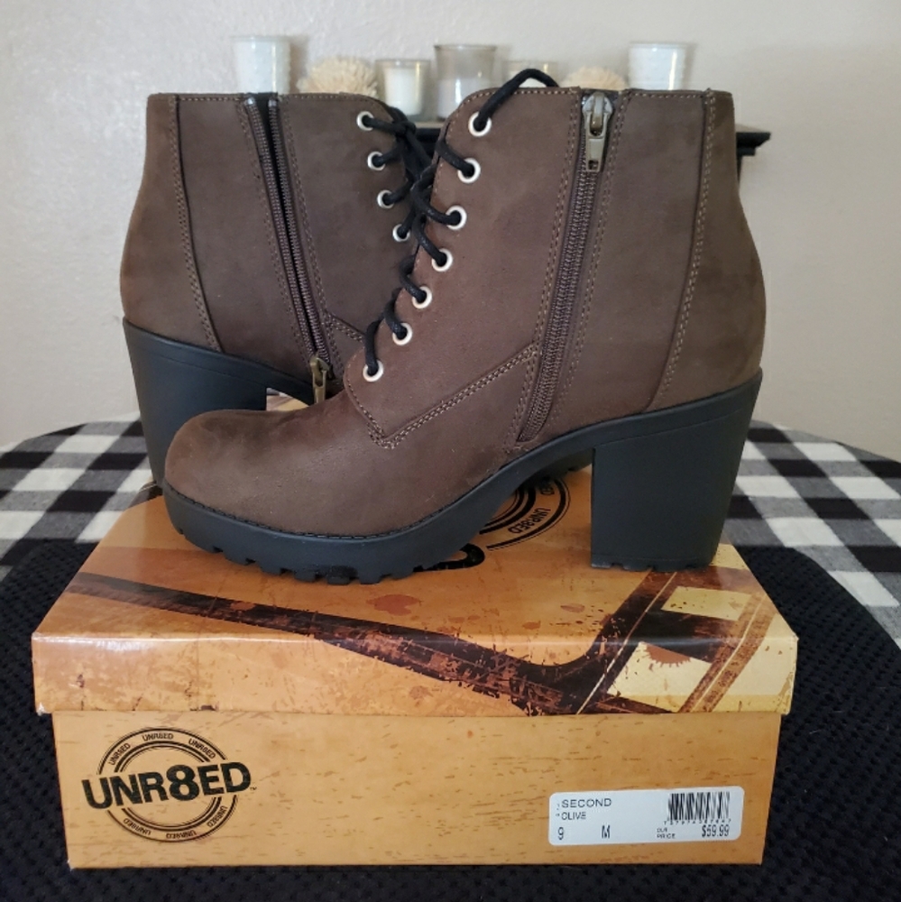 UNRATED HEELED BOOTS - Picture 4 of 5